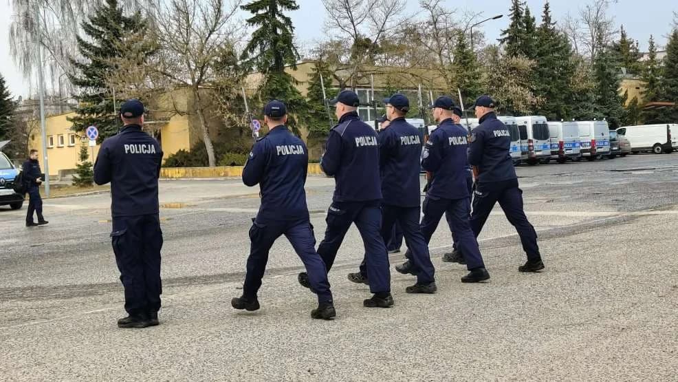 Uczniowie liceum z przysposobieniem policyjno-prawnym ZSP nr 2 w Jarocinie na zajęciach w Poznaniu — zdjęcie 3 z 25