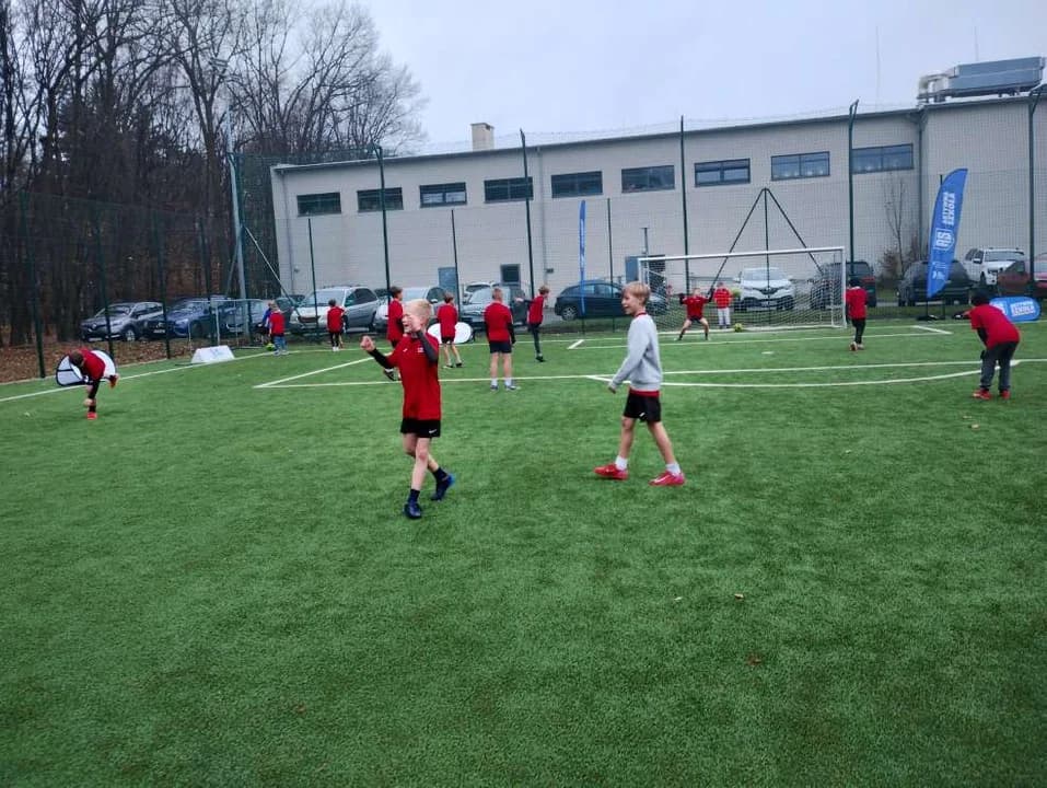 Sukces uczniów jarocińskiej „piątki” w Finale Ogólnopolskiego Turnieju „Z Orlika na Stadion” [ZDJĘCIA, SONDA]