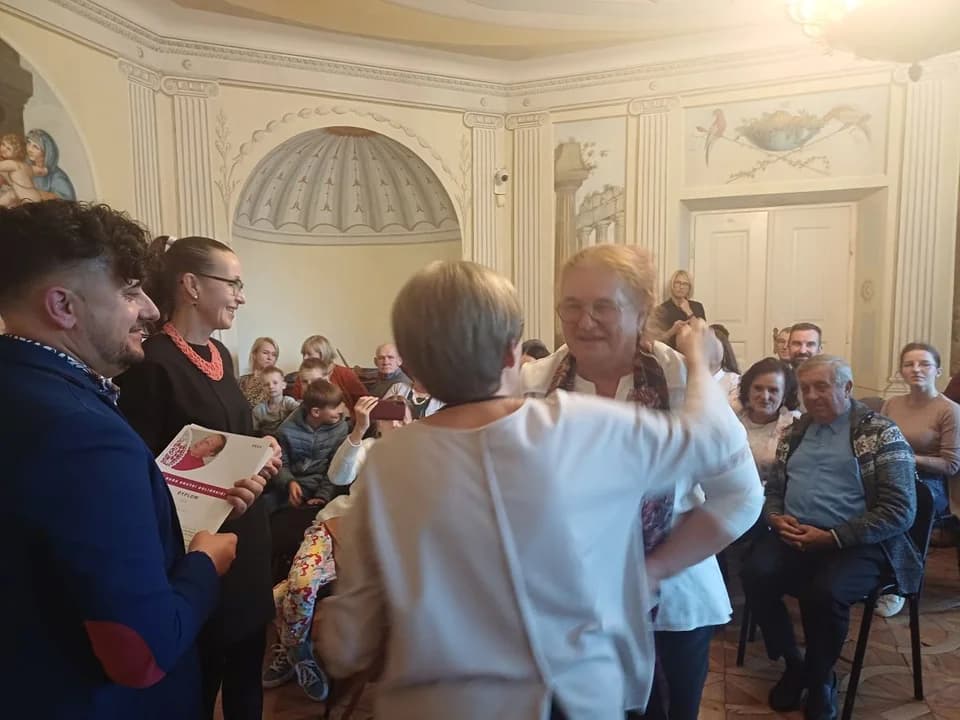 Podsumowanie kursu i wernisaż wystawy odbyły się w niedzielę 20 października w pałacu w Śmiełowie — zdjęcie 3 z 8