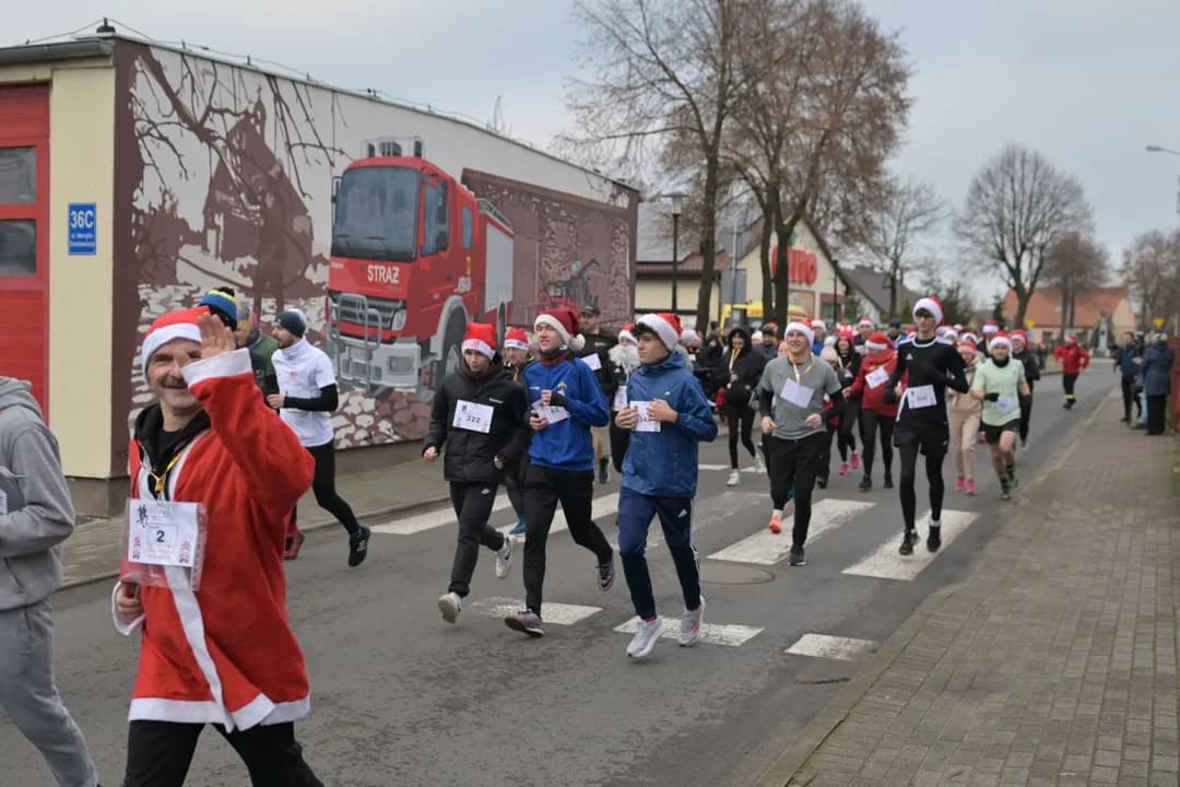 Tłumy na II Strażackim Biegu Mikołajkowym w Cielczy [ZDJĘCIA]