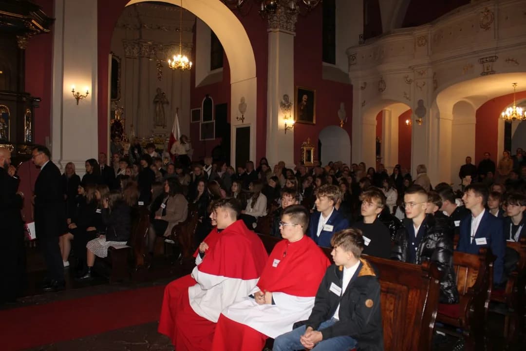 Bierzmowanie w parafii św. Marcina w Jarocinie [2023] — zdjęcie 2 z 74