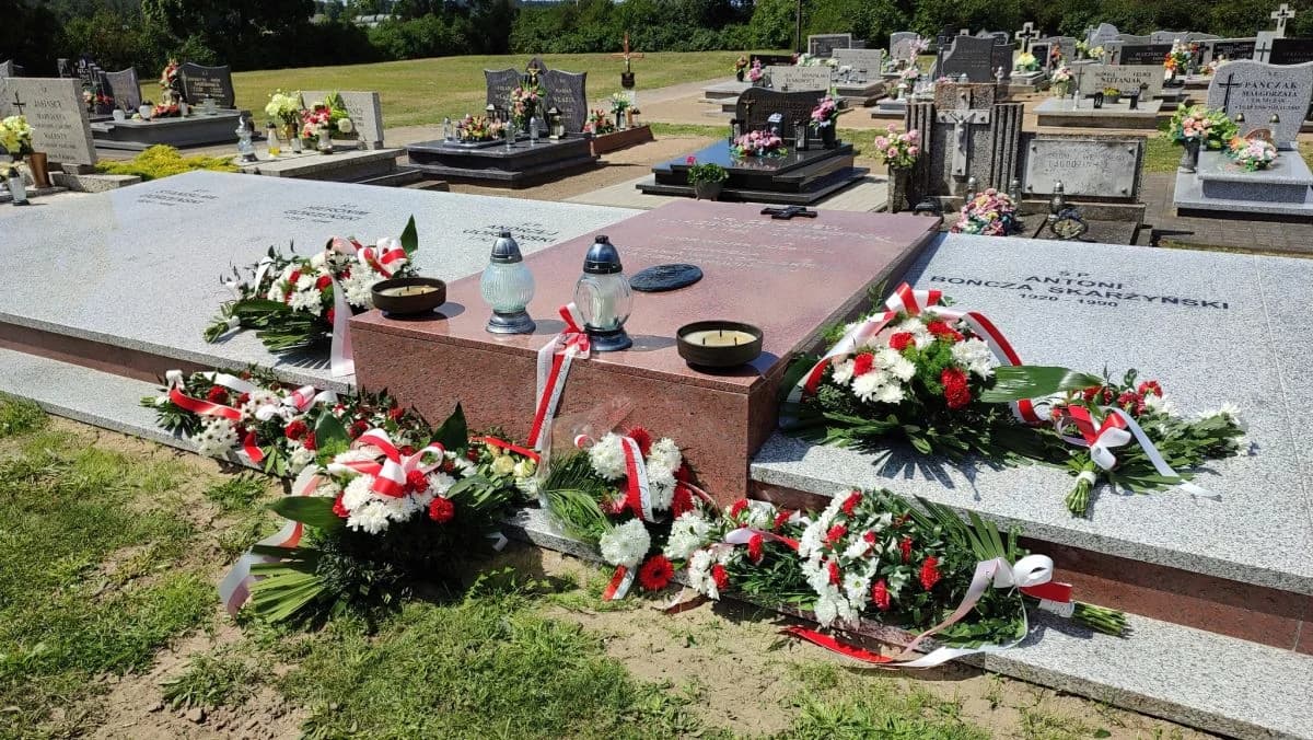 W Lgowie modlili się przy odnowionej kwaterze grobowej rodziny Gorzeńskich i Skarżyńskich — zdjęcie 3 z 20