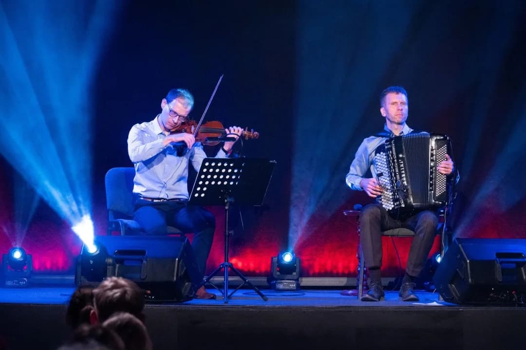 Kotliński festiwal ma też funkcję edukacyjną. W tym roku przez dwa dni odbyło się sześć koncertów, na których widownię stanowili uczniowie — zdjęcie 5 z 83
