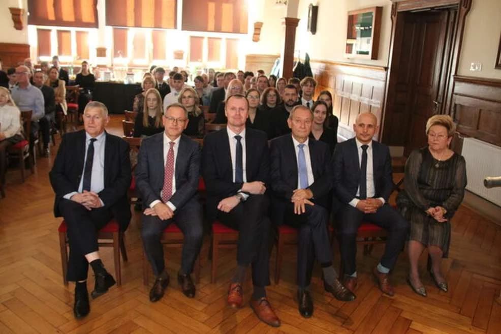 Starosta jarociński i przewodniczący rady powiatu przyznali nagrody uczniom i sportowcom [ZDJECIA] — zdjęcie 4 z 54