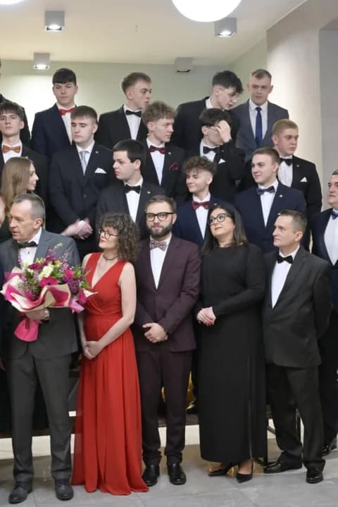 Na tradycyjnej studniówce bawili się uczniowie Zespołu Szkół Ponadpodstawowych nr 1 w Jarocinie