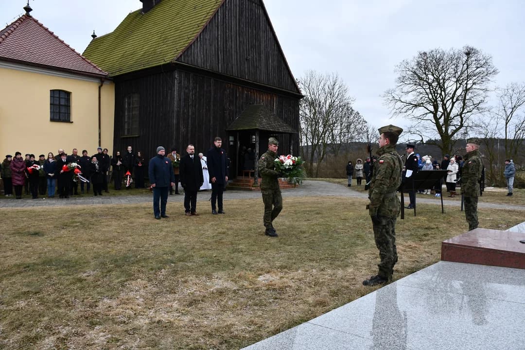 Uroczystości ku czci mjr. hr. Zbigniewa Ostroróg-Gorzeńskiego w Lgowie — zdjęcie 3 z 27
