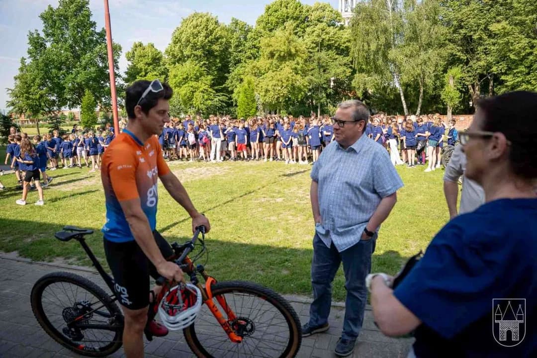 Gościem honorowym był znany jarociński kolarz, medalistą mistrzostw Polski Maciej Paterski.