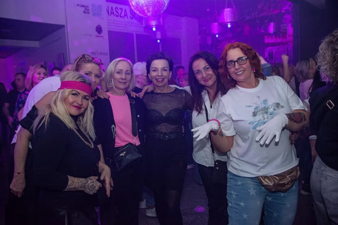 Po 35 latach znów zatańczyli w JOK-u. Tak wyglądała “Dyskoteka jak za dawnych lat” [ZDJĘCIA, AKTUALIZACJA] — zdjęcie 5 z 54