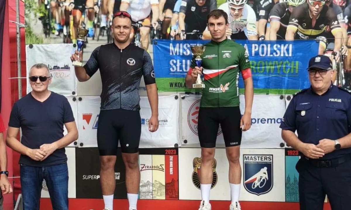 Sierż. Szymon Krawczyk z Komendy Powiatowej Policji w Jarocinie zajął drugie miejsce w kategorii M20 podczas IX Mistrzostw Polski Służb Mundurowych w kolarstwie szosowym.
