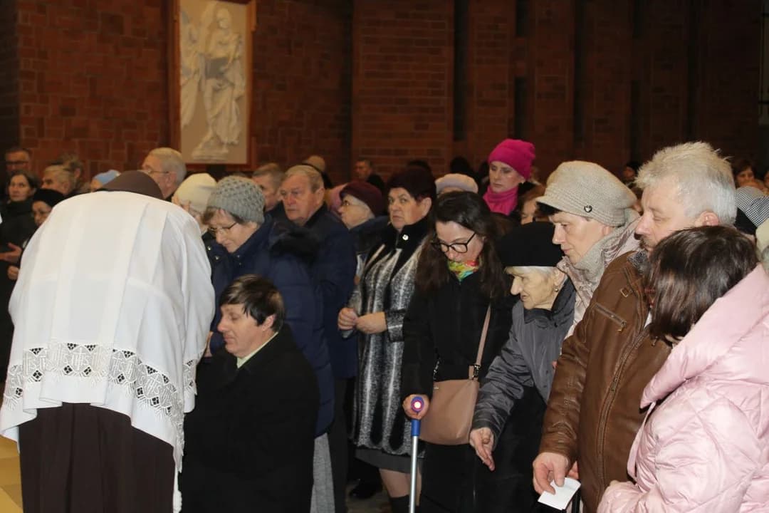 Msza św. dla chorych w parafii św. Antoniego Padewskiego w Jarocinie — zdjęcie 5 z 82