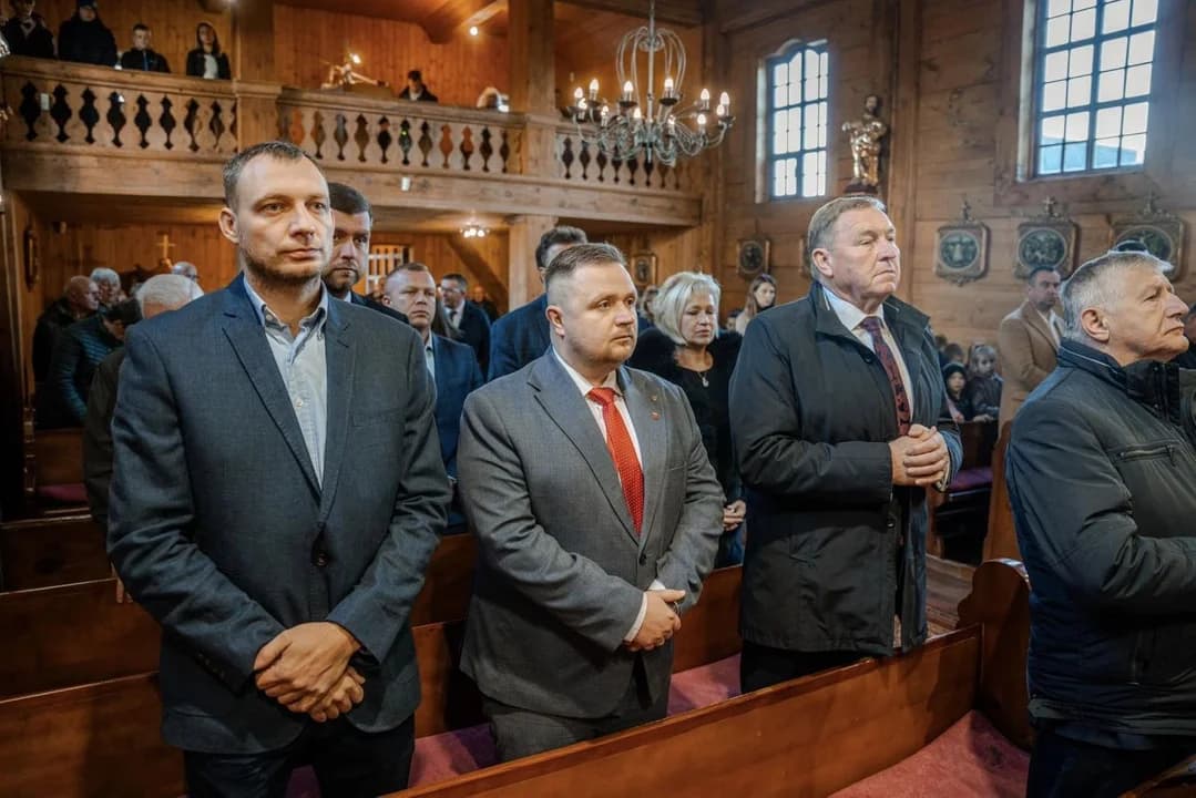 Uroczystość ropoczęła się od mszy świętej — zdjęcie 2 z 36