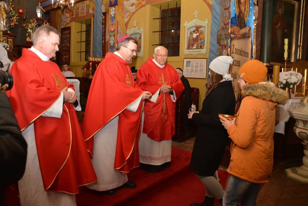 "Życie wiarą wymaga odwagi". Biskup kaliski na odpuście w Golinie [ZDJĘCIA]