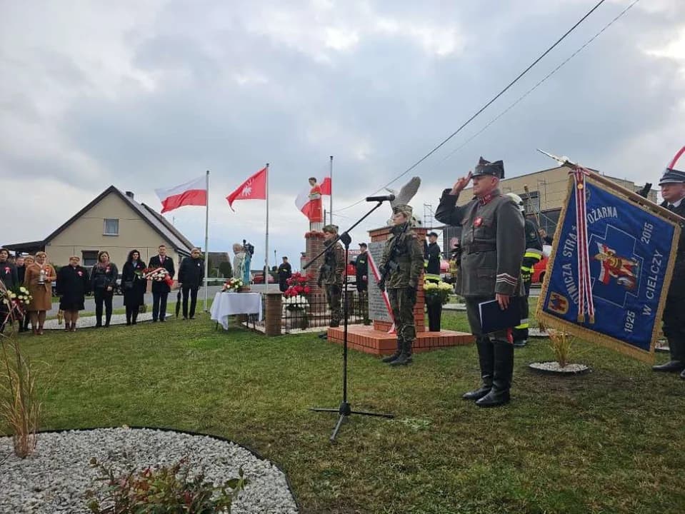 W Osieku stanął pomnik upamiętniający mieszkańców wioski walczących o niepodległość [ZDJĘCIA]