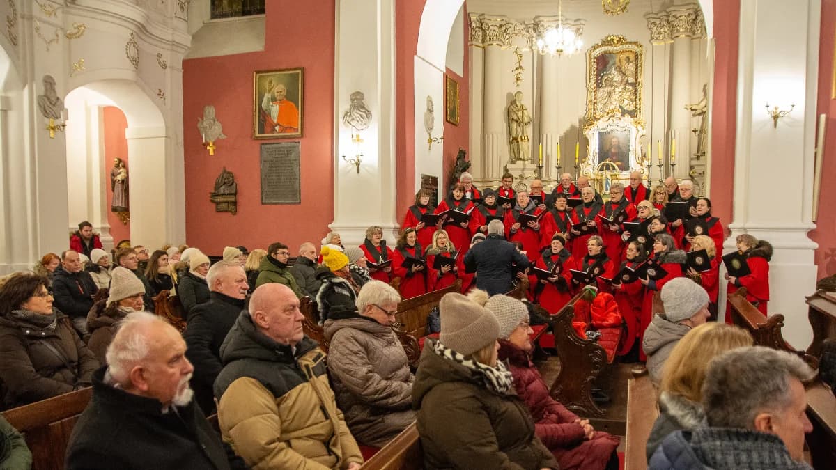 Najpiękniejsze kolędy zabrzmiały w kościele św. Marcina. Koncert chóru im. K.T. Barwickiego [ZDJĘCIA] — zdjęcie 3 z 5
