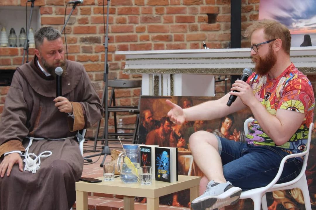 Spotkanie z Krzysztofem Piersą - pisarzem i terapeutą w ramach imprez towarzyszących Jarocin Festiwalu 2023 — zdjęcie 3 z 34