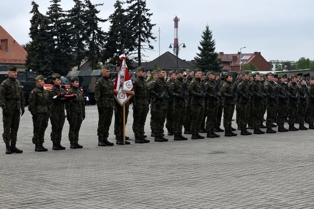 16. Jarociński Batalion Remontu Lotnisk ma nowego dowódcę. Dzisiaj wojsko rozpoczyna obchody 80-lecia [ZDJĘCIA] — zdjęcie 6 z 31
