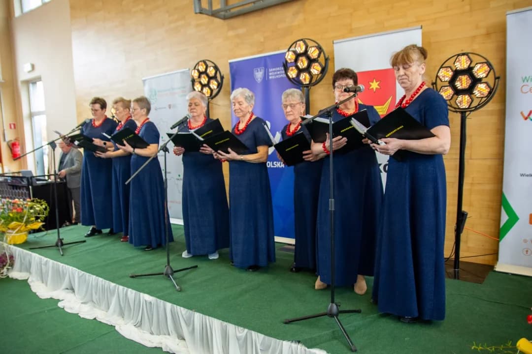 Wielkie tarcie chrzanu w Chrzanie. Przy tarkach stanęło blisko 100 KGW z całej Wielkopolski  [ZDJĘCIA, AKTUALIZACJA]
