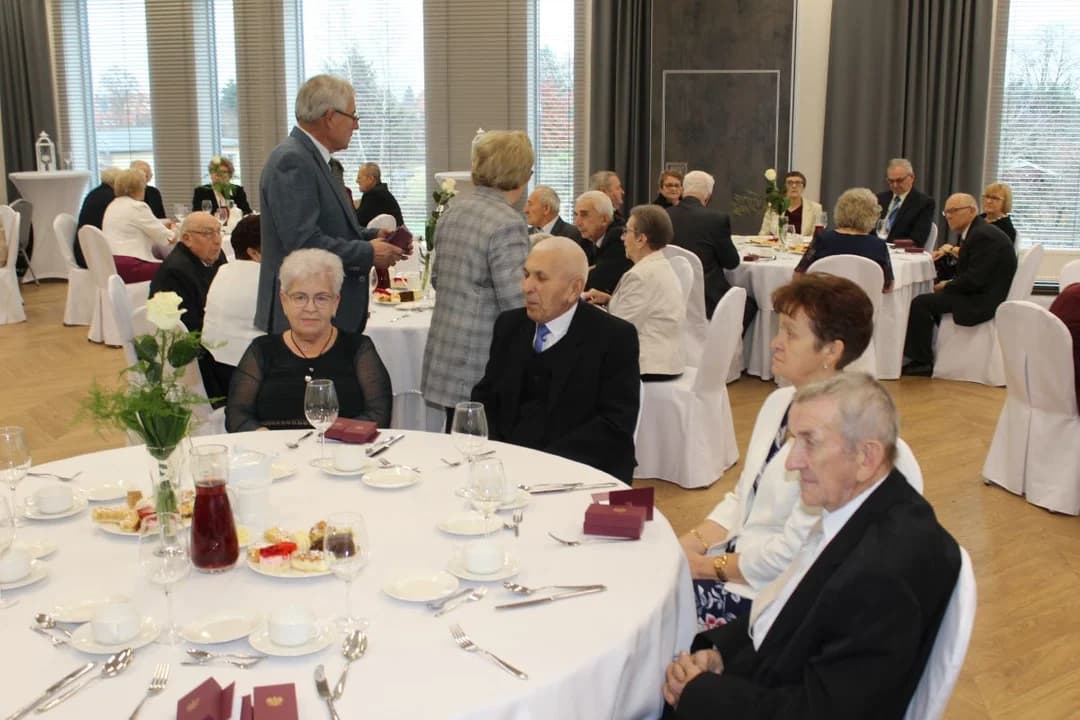 62 parom z gminy Jarocin przyznano medale. Najstarsze małżeństwo obchodziło 70. rocznicę ślubu [ZDJĘCIA, WIDEO] — zdjęcie 6 z 129