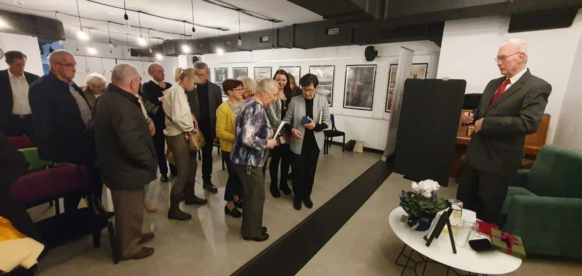 Wacław Adamiak promował swoją najnowszą książkę "Mała Petronelka. Opowieści o grzybach, roślinach i zwierzętach" — zdjęcie 5 z 11