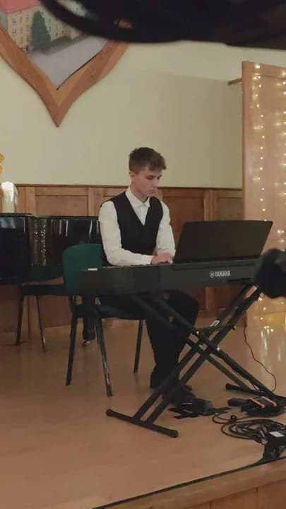 Dyrektor wystąpiła razem z uczniami na scenie - wyjątkowy koncert w jarocińskiej „jedynce” [ZDJĘCIA]