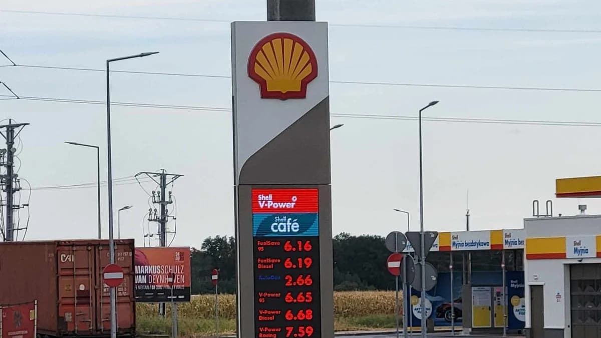 PB 95: 6,16 zł ON: 6,19 zł LPG: 2,66 zł Paliwa specjalne: V-Power: 6,65 zł V-Power Diesel: 6,68 zł V-Power Racing: 7,59 zł