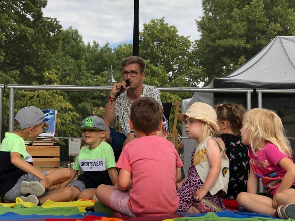 Biblioteka w Jarocinie pozyskała dwie dotacje na swoją działalność — zdjęcie 6 z 9