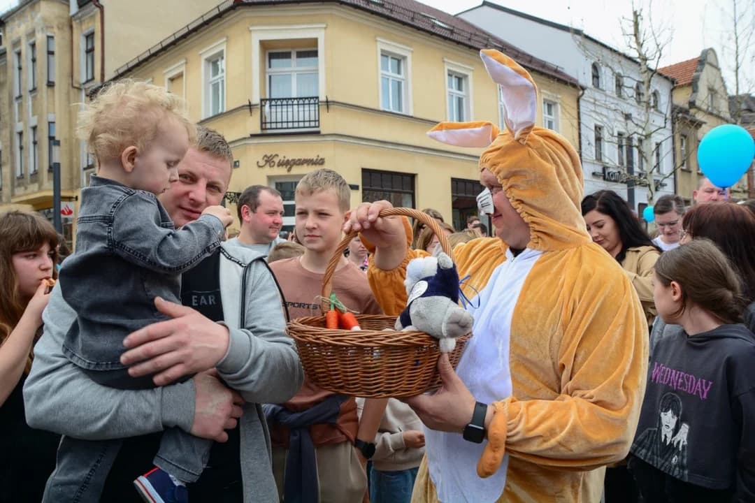 Przez kilka godzin szukali zajączków w centrum Jarocina. Wielkanocna gra miejska z nagrodami [ZDJĘCIA]