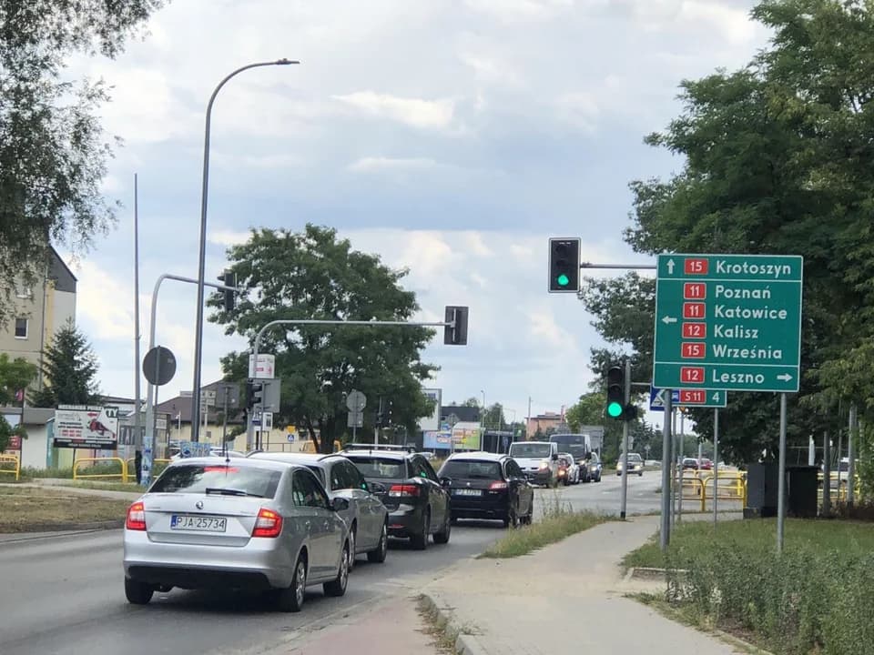 Budowa ronda na skrzyżowaniu DK 15 i 12 w Jarocinie