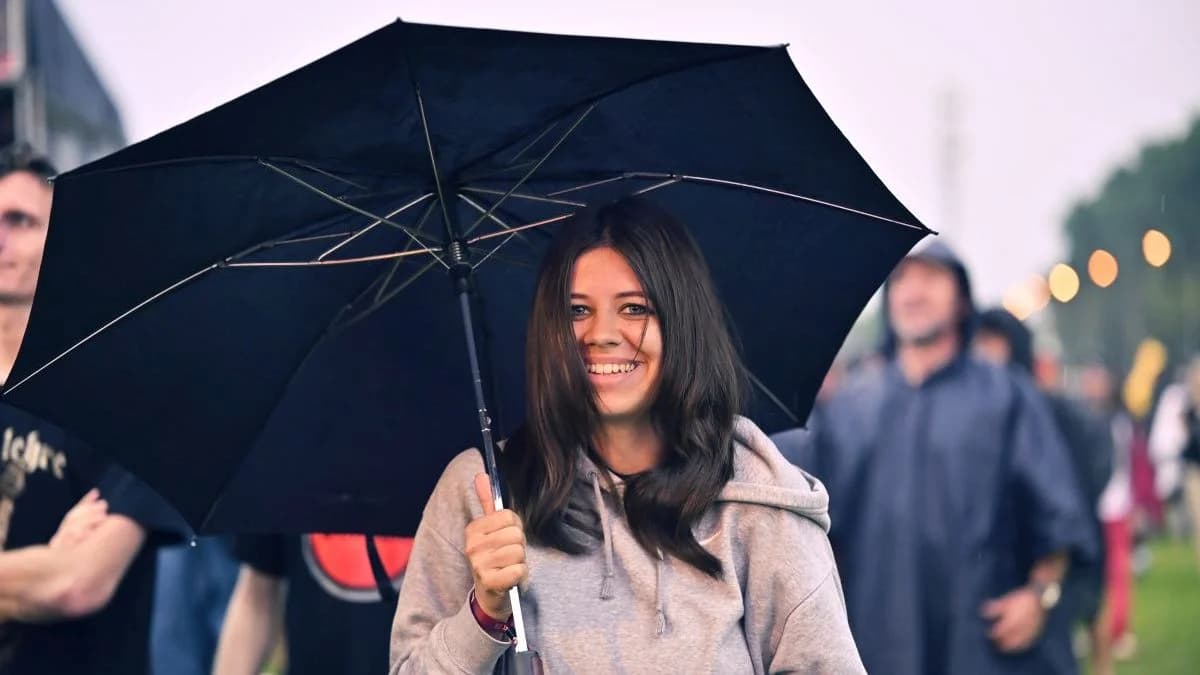 Tak bawiliście w błocie i deszczu podczas pierwszego dnia Jarocin Festiwal 2026