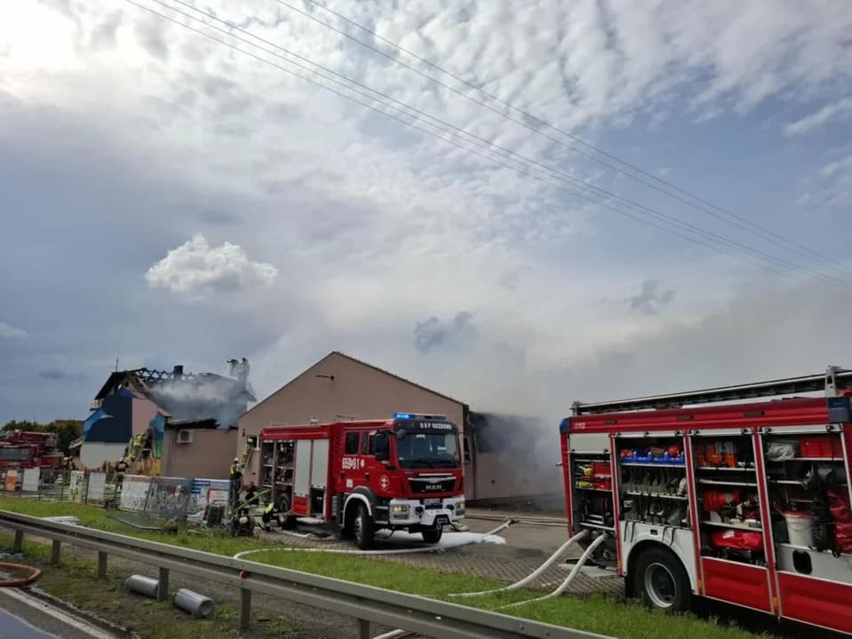 Jarocińscy strażacy uczestniczyli w gaszeniu dużego pożaru hurtowni zabawek