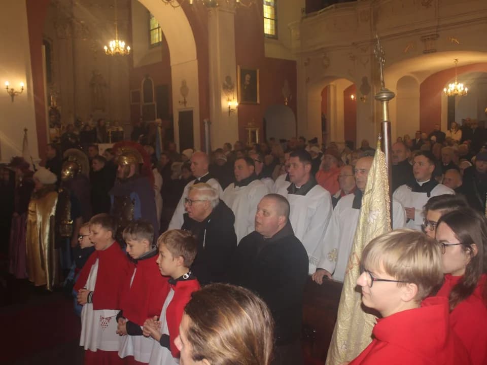 Odpust św. Marcina w Jarocinie z konkursem na znaczek, orkiestrą i grochówką [ZDJĘCIA] — zdjęcie 2 z 157