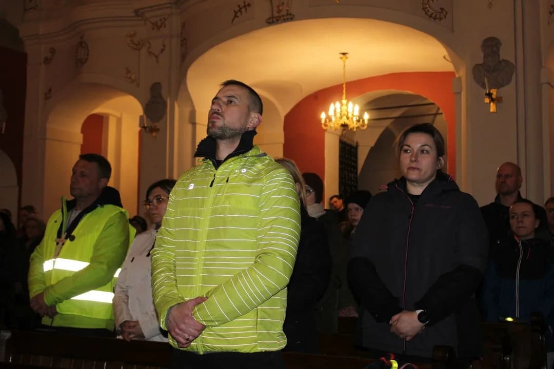 Ekstremalna Droga Krzyżowa w piątek w Jarocinie i Wilkowyi. Droga Milczenia w Chrzanie w Niedzielę Palmową [ZDJĘCIA] — zdjęcie 4 z 95