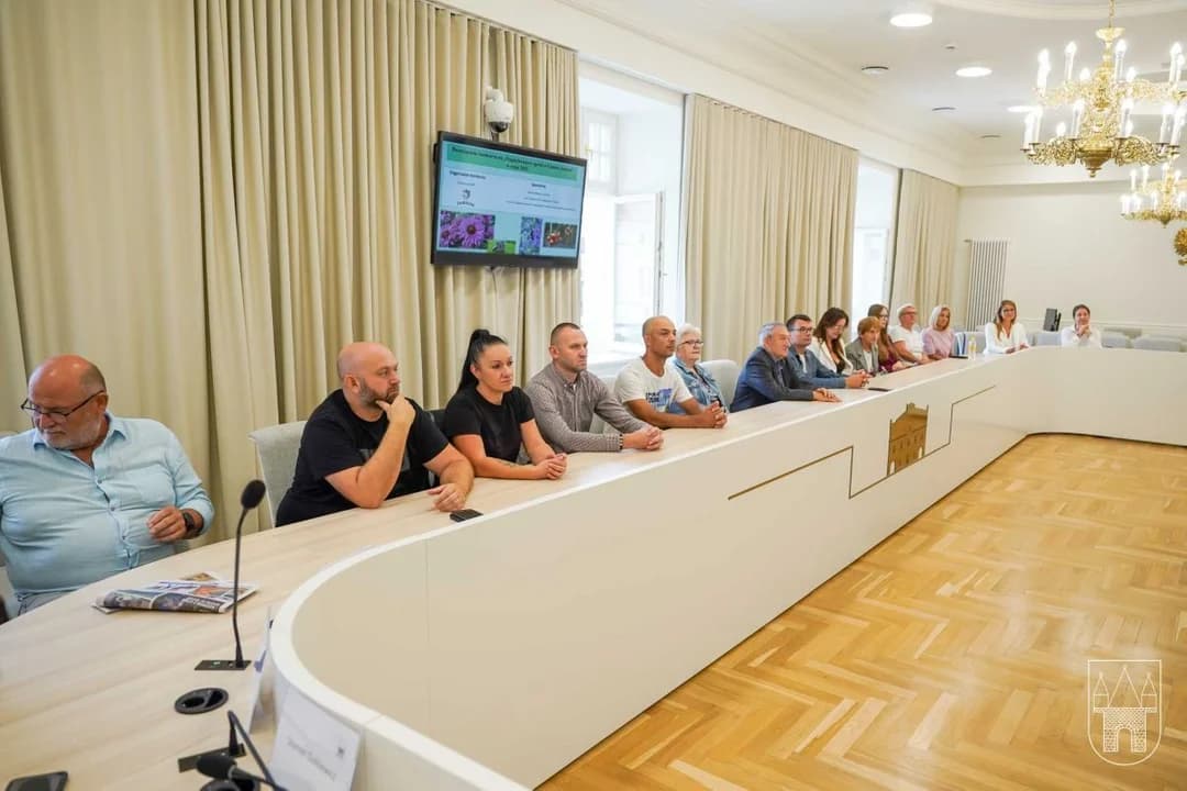 Do konkursu zgłosiło się 15 włascicieli ogrodów, jeden wycofał się w trakcie rywalizacji.