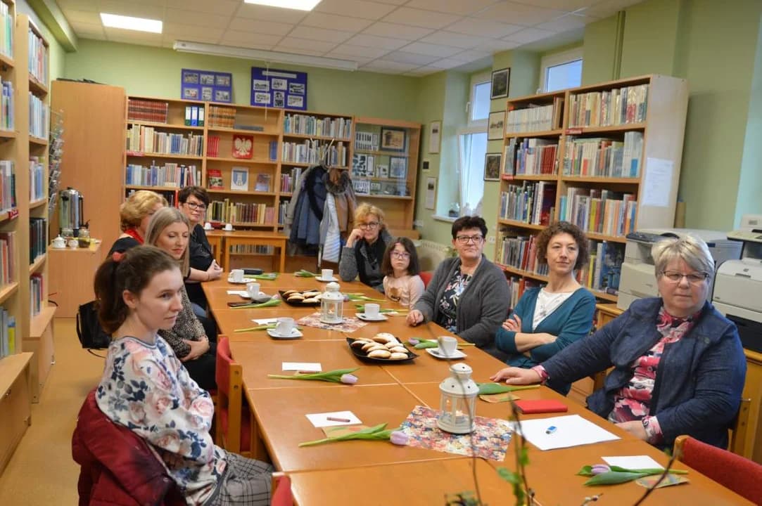 Tulipanowy Dzień Kobiet w nowomiejskiej bibliotece