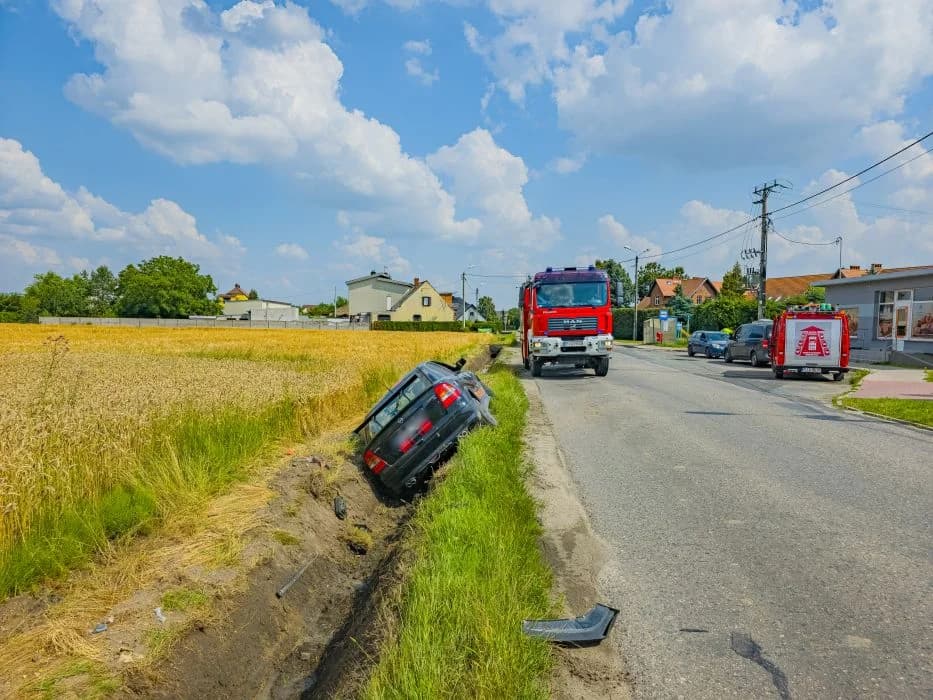 Groźna sytuacja na drodze. Opel w rowie, kierowca trafił za kratki — zdjęcie 5 z 8