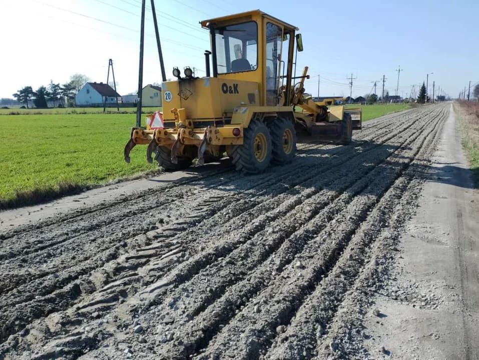 Zakończył się remont ul. Zatorze w Witaszycach. Jarociński magistrat szykuje przebudowę drogi [ZDJĘCIA] — zdjęcie 2 z 3