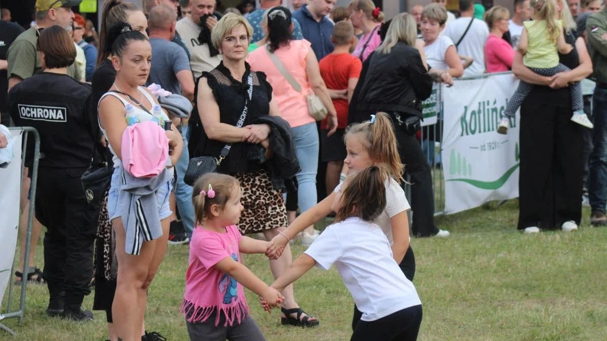 Ludzie na koncertach gwiazd podczas 12. Dnia Kotlina i Święta Pomidora