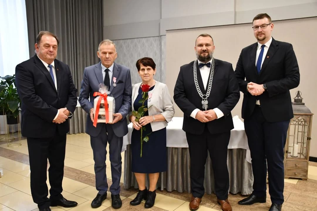 Burmistrz Żerkowa Michał Surma wręczył medal swojemu poprzednikowi [ZDJĘCIA] — zdjęcie 2 z 30