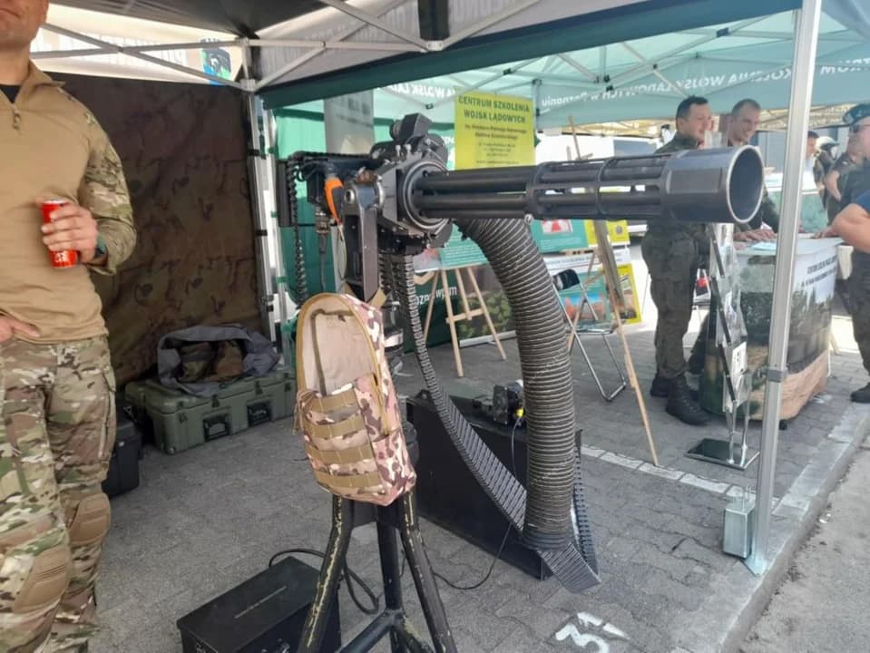 Wielkie święto jarocińskiej jednostki wojskowej z piknikiem militarnym. Przy okazji wystawa zabytkowych aut [ZDJĘCIA] — zdjęcie 5 z 72