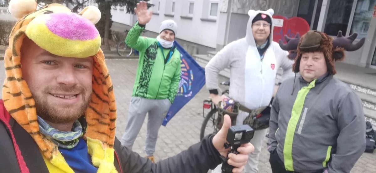 Rajd RoweLOVE Jarocin. Z puszką jadą 32 kilometry na 32. finał WOŚP-u [ZDJĘCIA] — zdjęcie 2 z 21