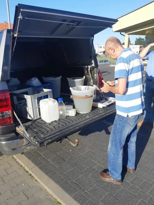 Do podobnego wycieku, jaki zauważon w niedzielę 16 czerwca doszło miesiąc wcześniej. WIOŚ pobrało próbki i dzisiaj (17 czerwca) poinformowało o wynikach kontroli.