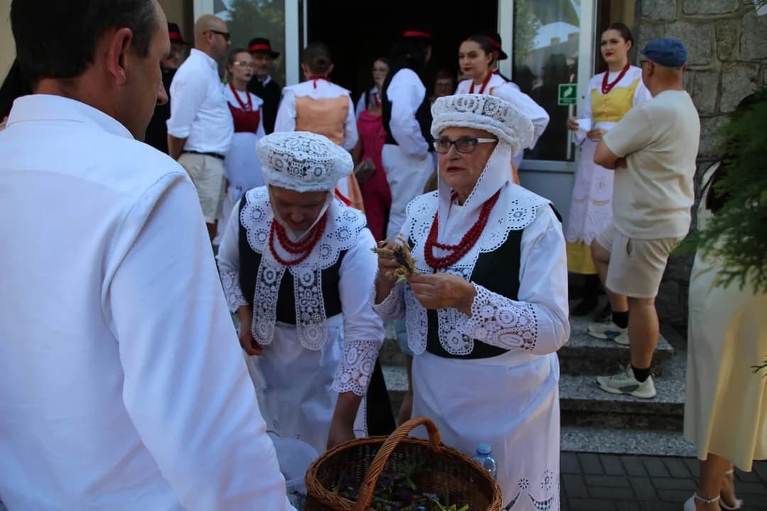 „Dziękujemy za chleb i codzienny trud” - uroczyste święto plonów w Potarzycy [ZDJĘCIA] — zdjęcie 2 z 142