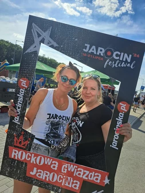 Trzeci dzień Jarocin Festiwal 2024. Poszukaj siebie na zdjęciu w naszej ramce! — zdjęcie 6 z 94