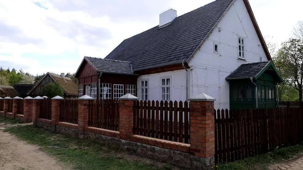 Zabytkową plebanię z Noskowa można teraz zwiedzić w Wielkopolskim Parku Etnograficznym [ZDJĘCIA]
