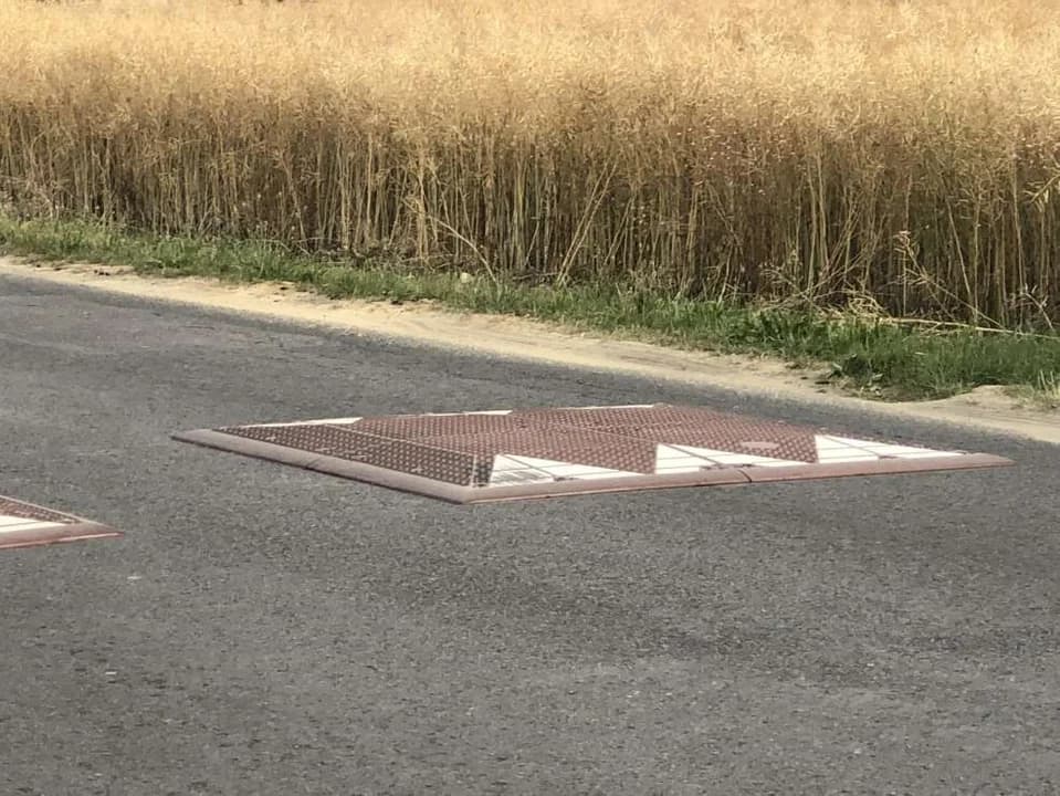 Gmina Jarocin montuje progi zwalniające — zdjęcie 6 z 14