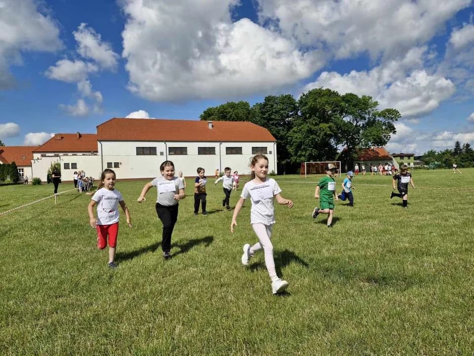 Przedszkolaki z Mieszkowa wzięły udział w ogólnopolskiej akcji „Sprintem do maratonu”  [ZDJĘCIA]