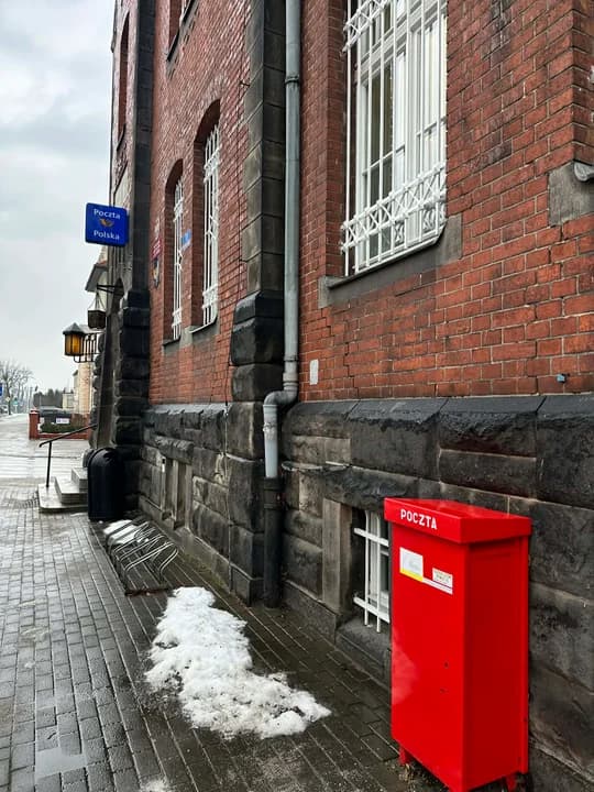Od 12 stycznia na nowo klientów obsługuje Poczta Polska w swoim gmachu przy Al. Niepodległości w Jarocinie. Obiekt był nieczynny niemal dwa lata