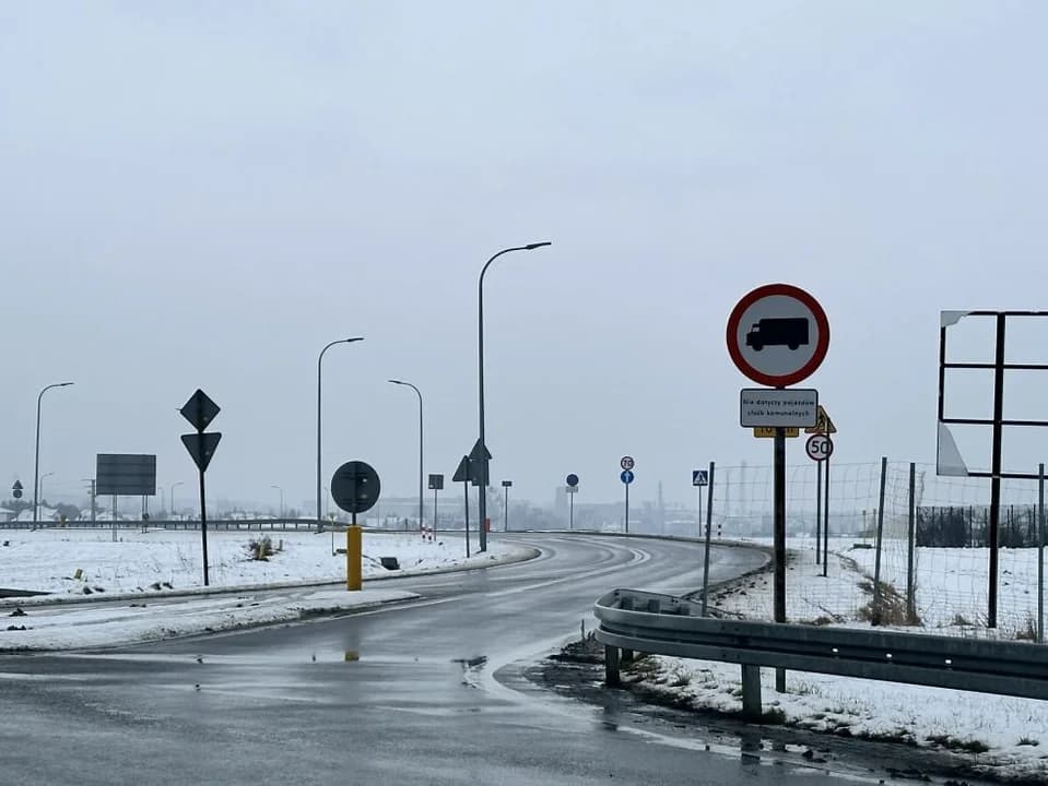 Zjazd na punkt ważenia pojazdów w Jarocinie — zdjęcie 1 z 3