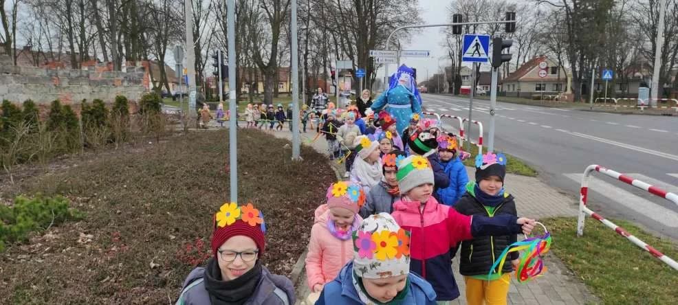 Pierwszy dzień wiosny świętowali uczniowie i przedszkolaki - zobacz ZDJĘCIA