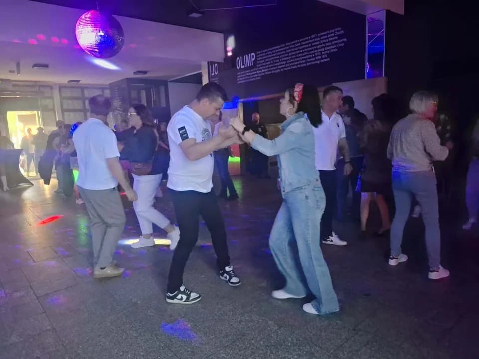 „Dyskoteka jak za dawnych lat” w JOK-u — zdjęcie 5 z 56
